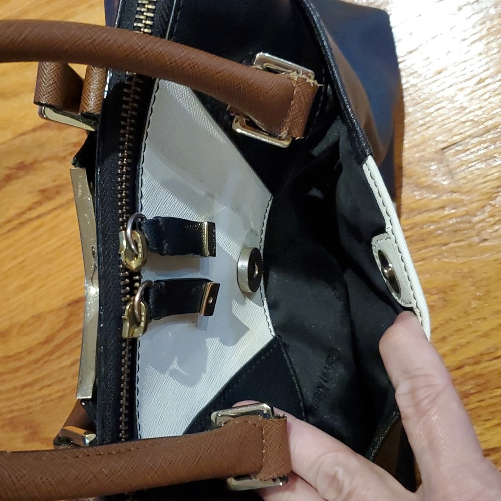 Calvin Klein bag, black/ivory/gold. Great condition, see pics, lots of pockets - Picture 4 of 15